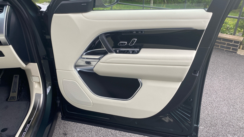 Land Rover Range Rover 3.0 D300 Edition 4dr Auto Diesel Estate